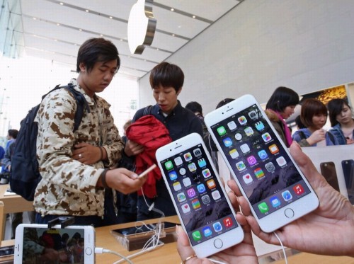 日本开售iPhone6 中国代购者蜂拥而至(组图)