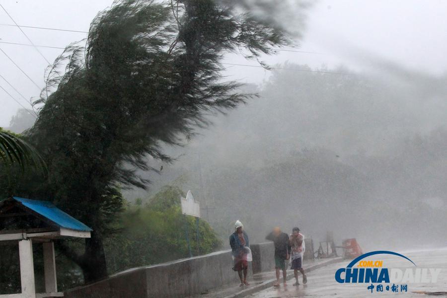 台风“凤凰”袭击菲律宾造成超50万人受灾