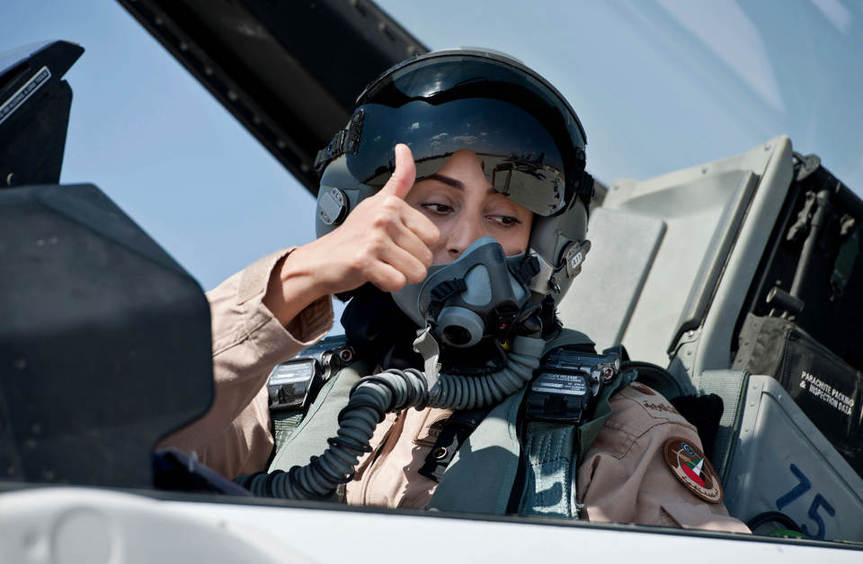 阿联酋首位女飞行员 率阿战机群空袭IS极端分子