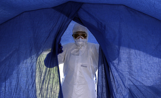 世卫组织：埃博拉疫苗最早明年面世