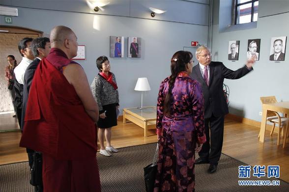 中国藏文化交流团访问比利时