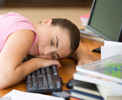 英研究或将证明孩子睡懒觉有助于提高学习成绩