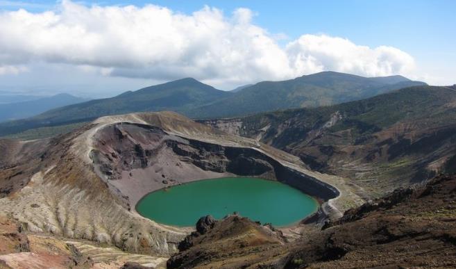 火山口现异常 日本藏王山喷发率大增