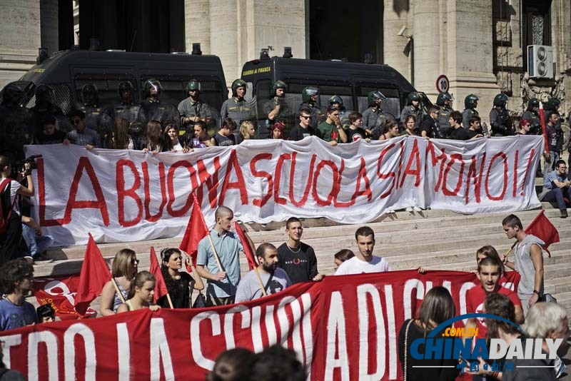 意大利师生一同示威 抗议政府对学校改革