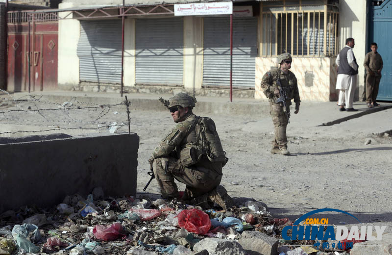 北约护卫队在阿富汗遭自杀式爆炸袭击 致1死3伤