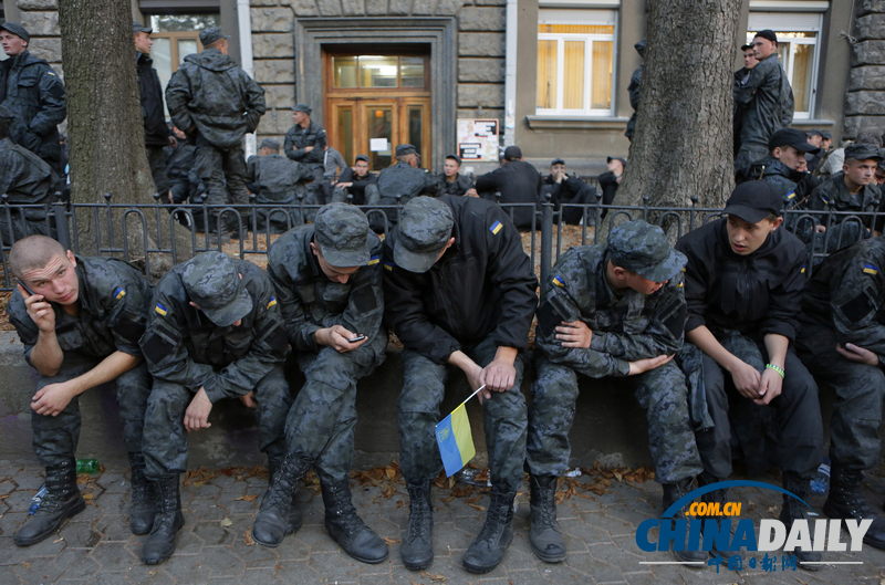 乌克兰士兵包围总统办公室求遣散