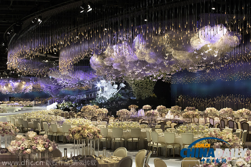 迪拜土豪新娘的梦幻婚礼：数万水晶装饰宛如仙境