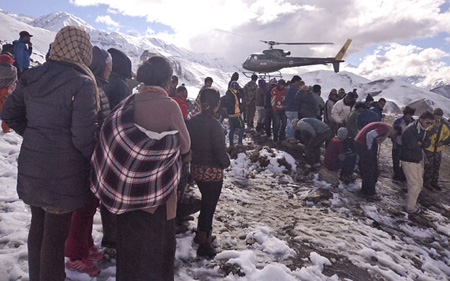 尼泊尔喜马拉雅山区雪崩   死亡人数增至32人