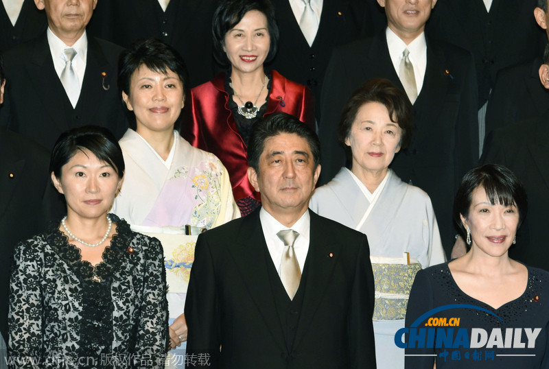 日本经济产业大臣小渊优子向安倍辞职获准