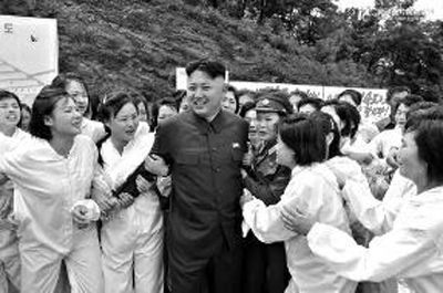英国女教师热爱死金正恩 组织学生合唱朝鲜国歌