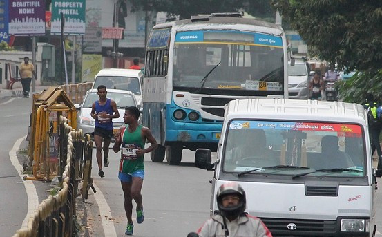 印度马拉松被指带错路 选手向路人借钱赶往终点