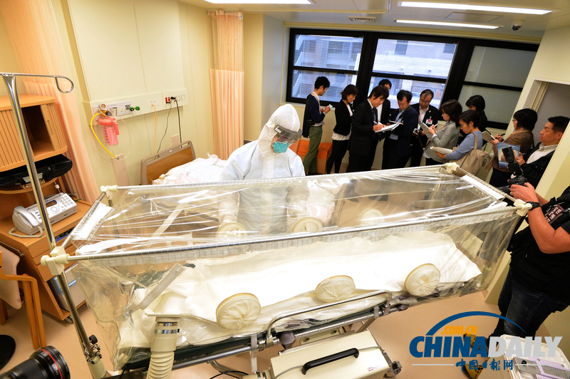 日本东京医院进行埃博拉病人转移演练