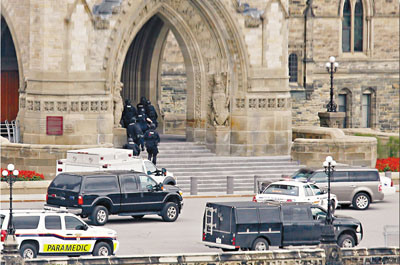 加拿大国会大楼爆发枪战 枪手在逃首都气氛紧张