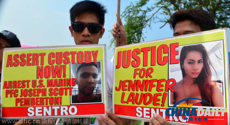 菲律宾民众躺地示威 抗议美士兵杀害变性人劳