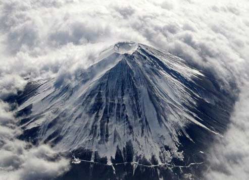 富士山出现异动 一旦喷发驻日美军基地或遭毁灭