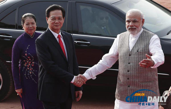 美媒：印度将向越南供应军舰 中国外交部回应