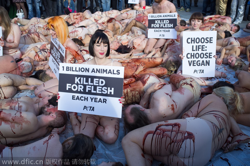 世界素食日 PETA示威者赤裸抗议食用动物