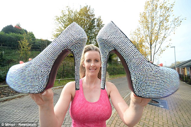 英国女子欲穿13厘米高跟鞋跑马拉松 将创世界