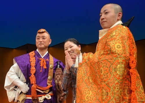 日本奈良举行“最美僧侣时装秀”（组图）