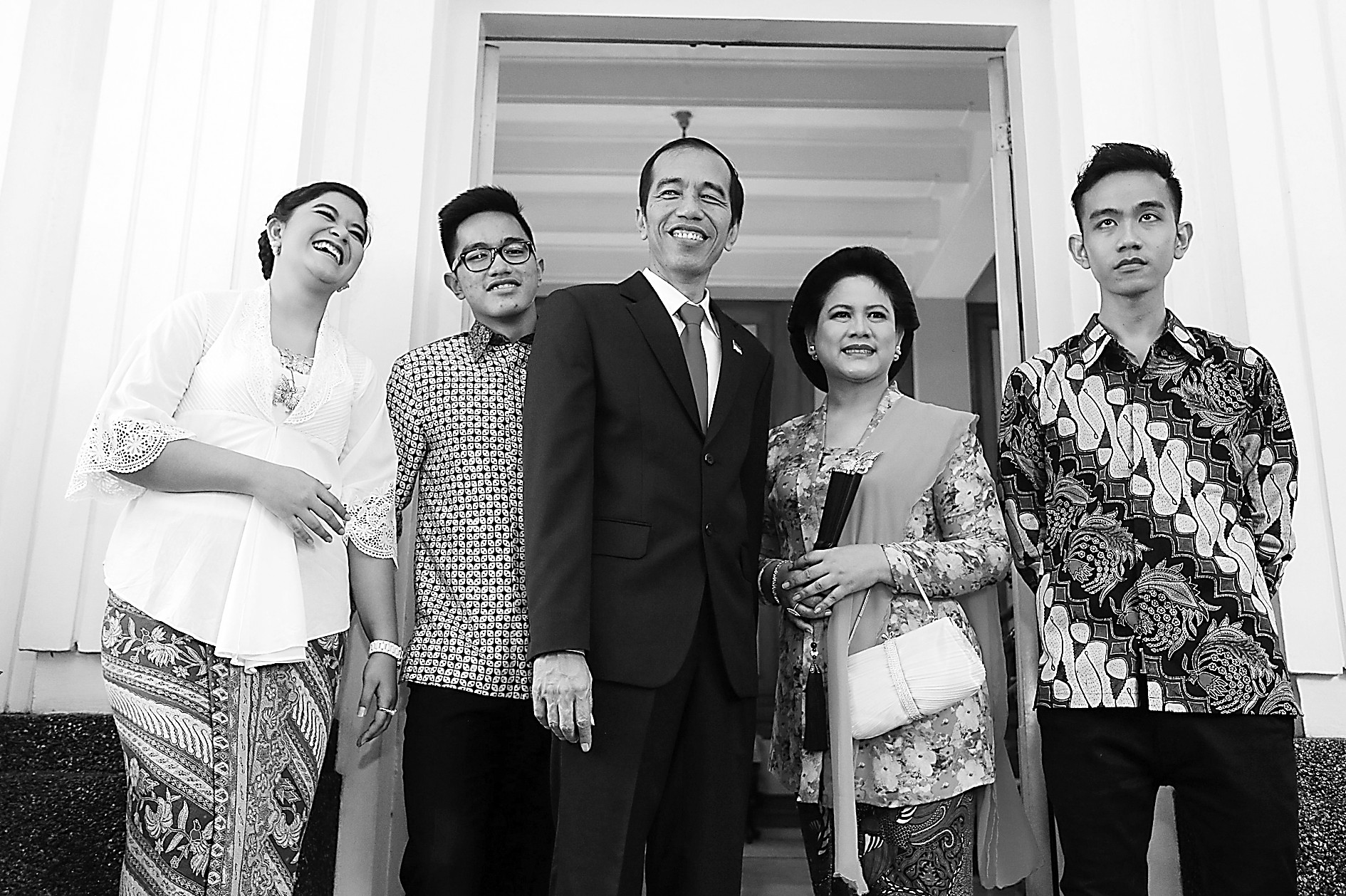 印尼草根总统母亲坐经济舱到首都参加儿子就职典礼
