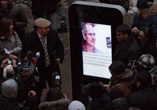 圣彼得堡iPhone造型纪念碑因库克公开同性恋倾向被撤