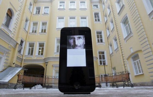 圣彼得堡iPhone造型纪念碑因库克公开同性恋倾向被撤