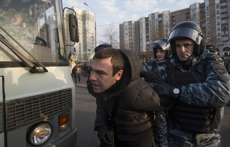 俄7万民众游行 警察逮捕示威者