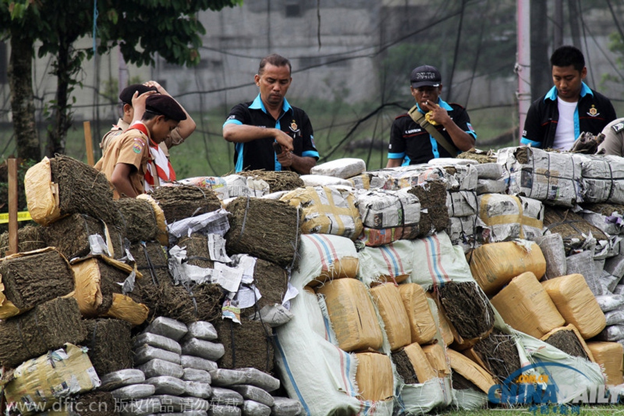 印尼严打贩毒 焚烧销毁毒品