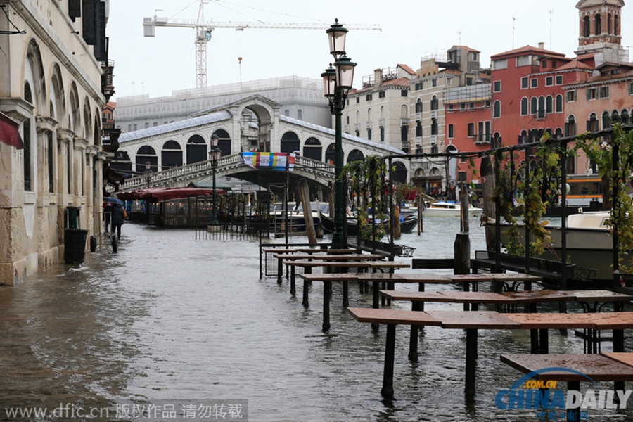 威尼斯再遭水淹 水位持续升高