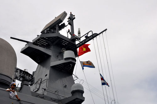 越南两艘战舰起航访问印尼、文莱、菲律宾三国