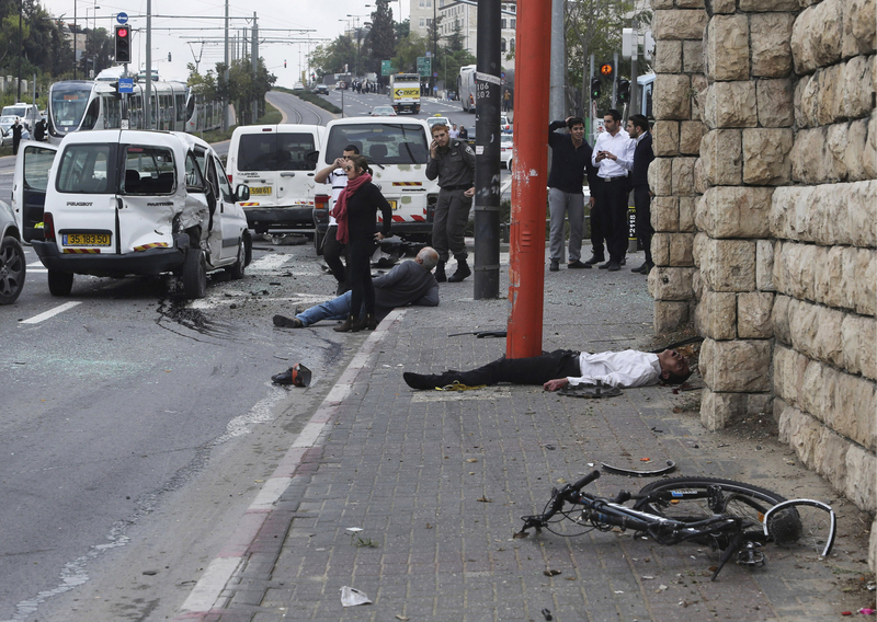 耶路撒冷汽车撞人袭击致1死13伤 巴勒斯坦人抗议警方击毙嫌犯