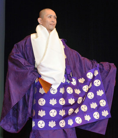 时尚无界 日本奈良举行“最美僧侣”时装秀