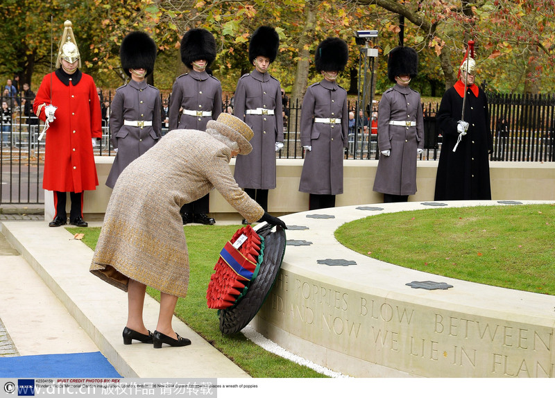 英弗兰德斯战场纪念公园开幕 伊丽莎白女王敬献花圈