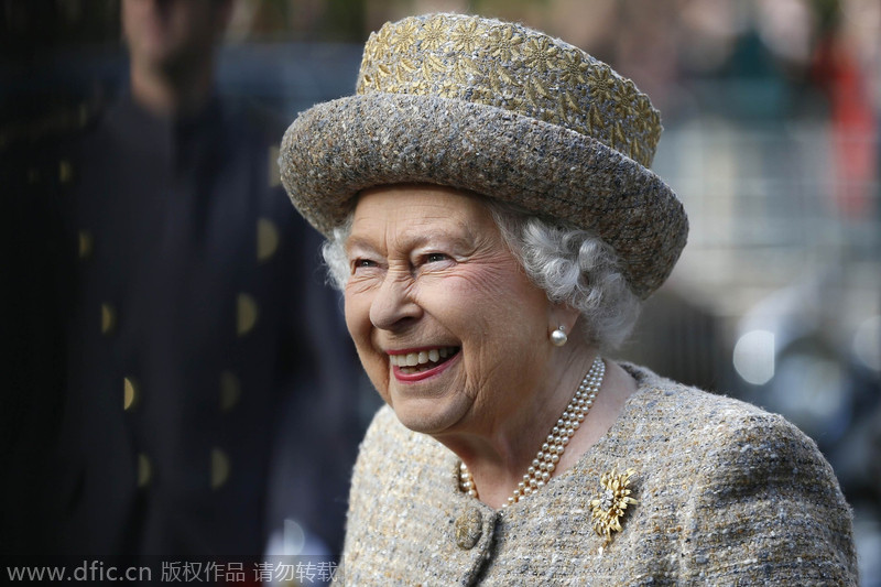 英弗兰德斯战场纪念公园开幕 伊丽莎白女王敬献花圈