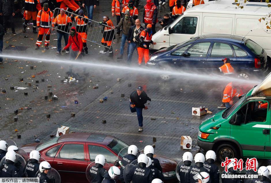 比利时11万人示威游行引发骚乱