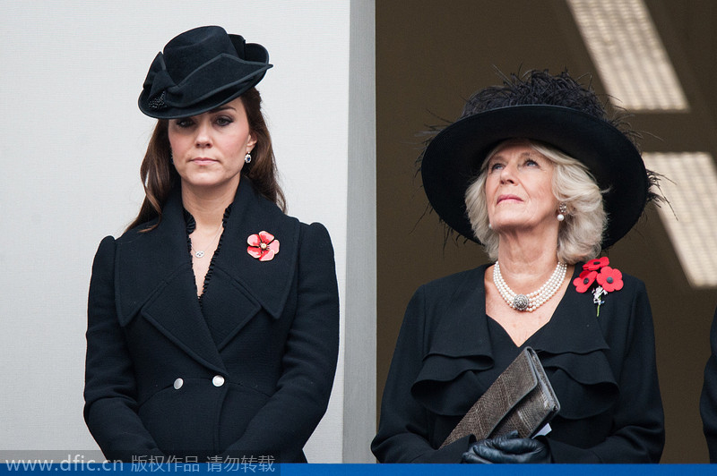 英国举行荣军纪念日活动 女王敬献花圈悼念阵亡军人