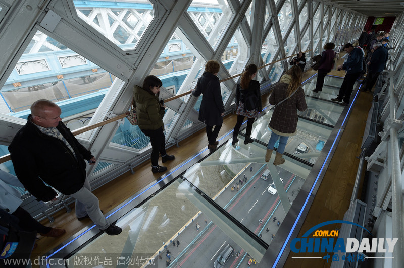 伦敦塔桥装透明玻璃地板 可高空全景俯瞰泰晤士河