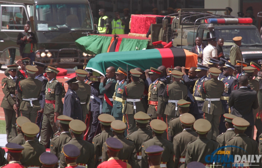 赞比亚为前总统萨塔举行葬礼 遗孀悲痛欲绝