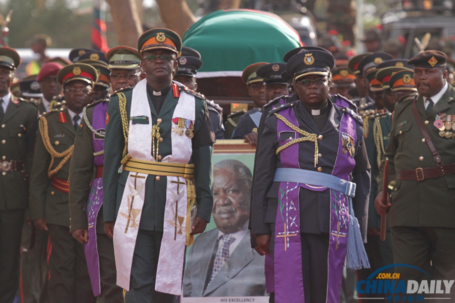 赞比亚为前总统萨塔举行葬礼 遗孀悲痛欲绝