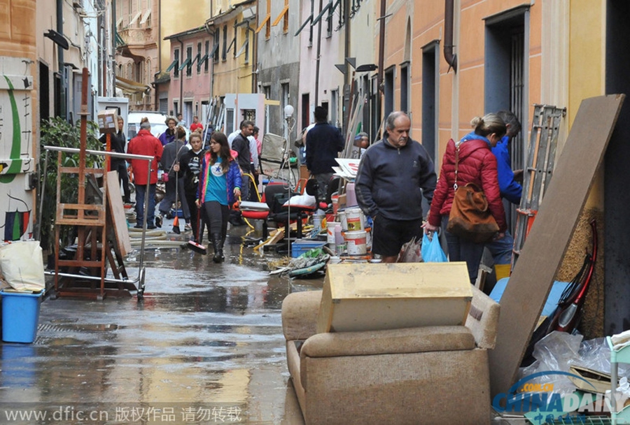 意大利基亚瓦里连日暴雨引发洪水 