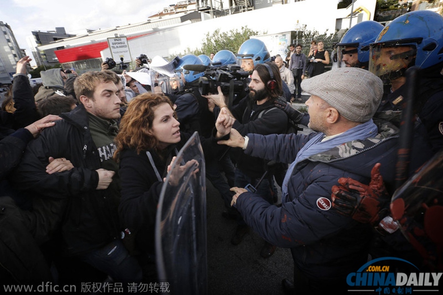 罗马第三大学百余名学生示威 与警方发生激烈冲突