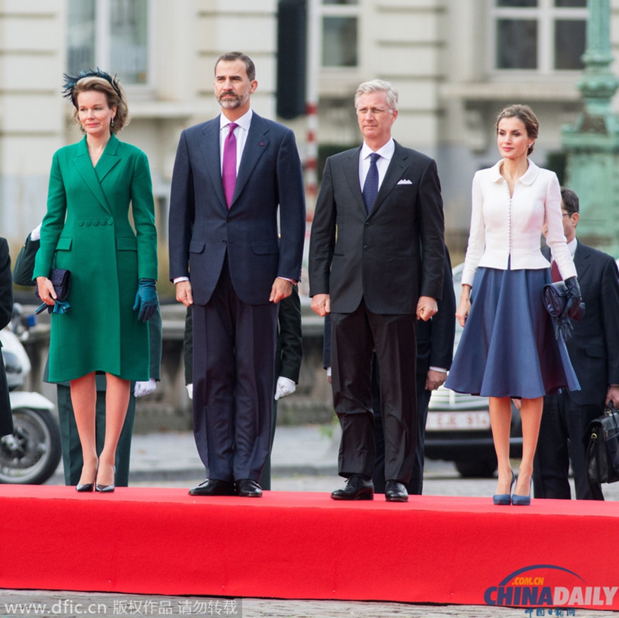 西班牙国王夫妇访问比利时 两位王后同台比美