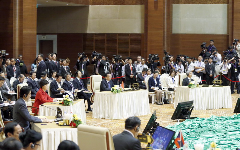 李克强出席第17次东盟与中日韩（10+3）领导人会议