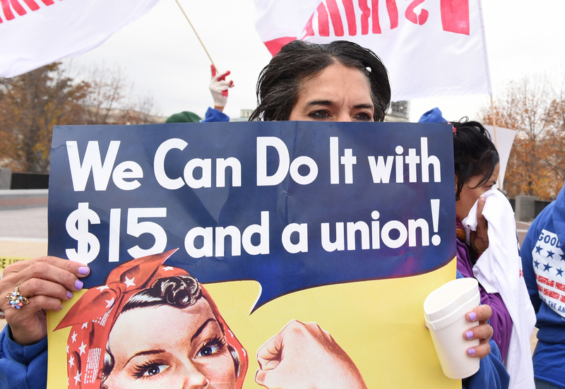 美国国会低薪合同工罢工要求涨薪