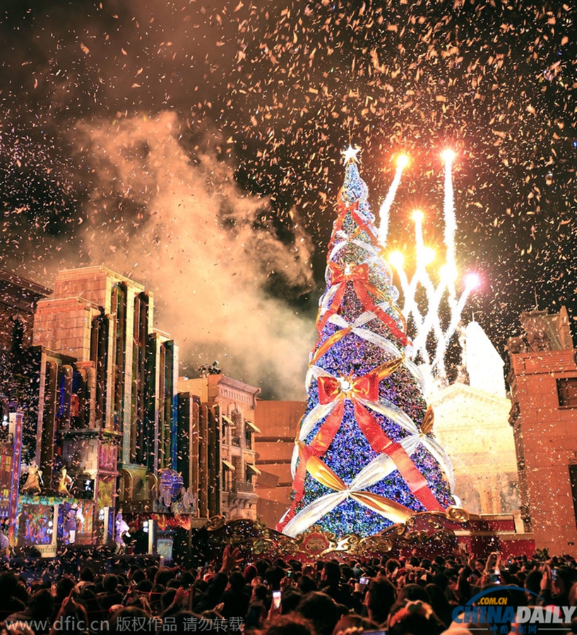 大阪36米圣诞树364200盏彩灯齐亮 打破世界纪录