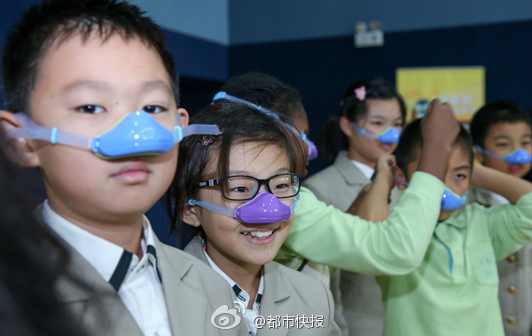 韩媒：中国学生戴上“猪鼻子”防雾霾