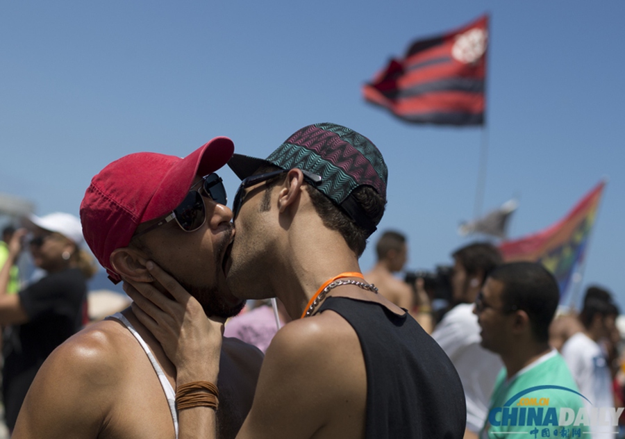 巴西里约举行同性恋骄傲大游行