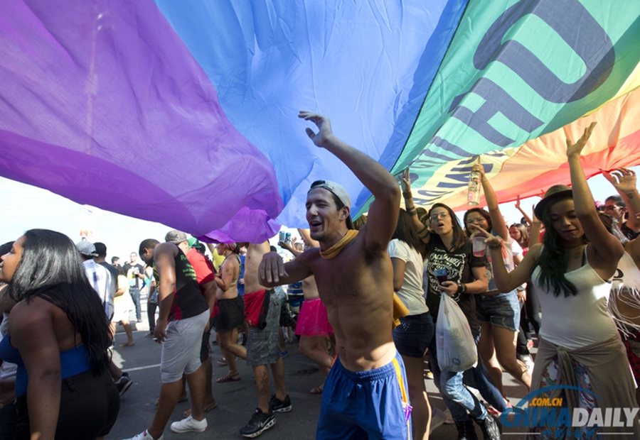 巴西里约举行同性恋骄傲大游行