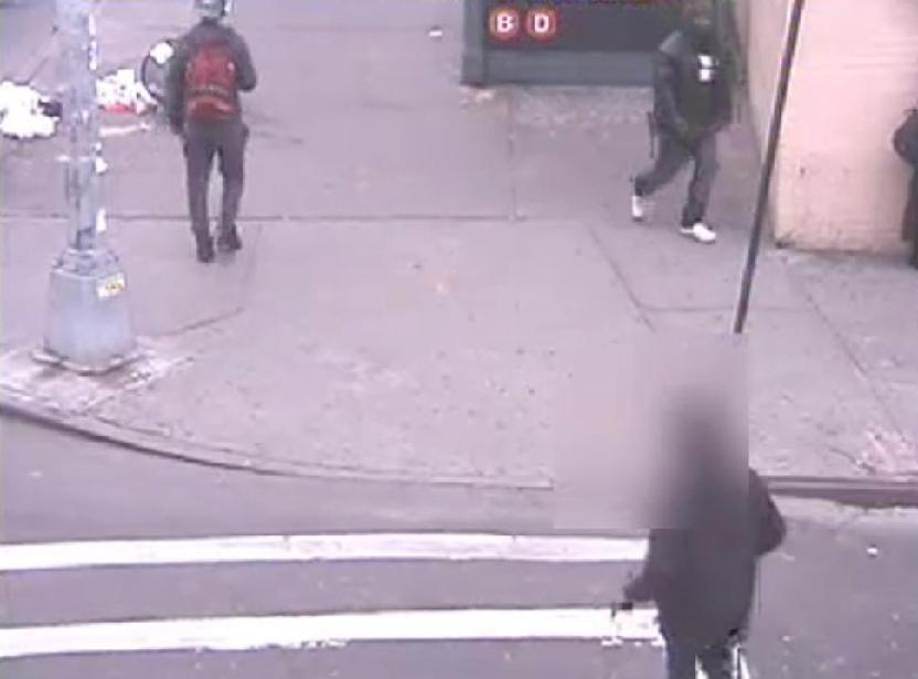 华裔男子纽约地铁站被人推落轨道遭碾毙