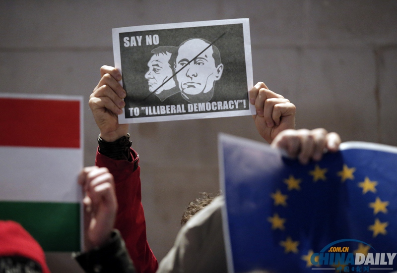英国伦敦民众游行抗议俄罗斯总统匈牙利总理腐败